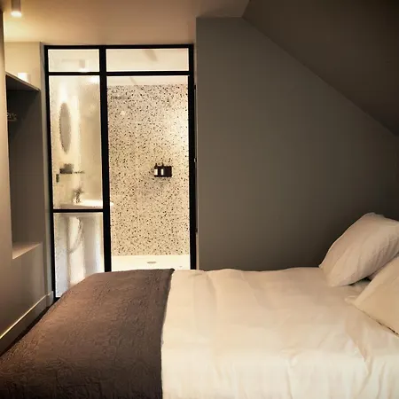 Le Petit Chateau 3*