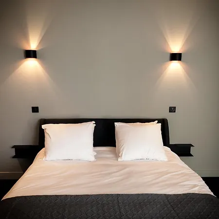 Le Petit Chateau Bed & Breakfast *
