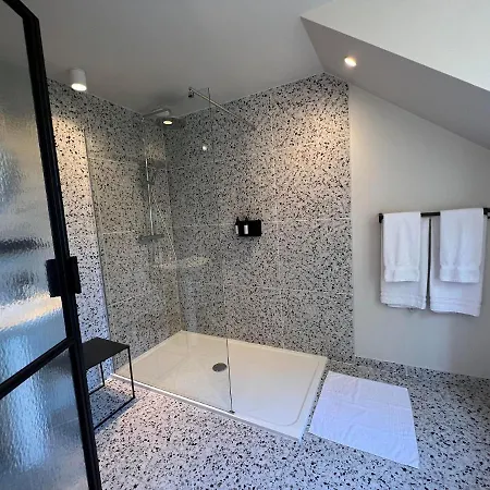 Le Petit Chateau 3*