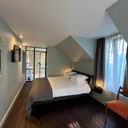 Le Petit Chateau Nocleg ze śniadaniem 3*