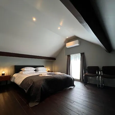 Le Petit Chateau *