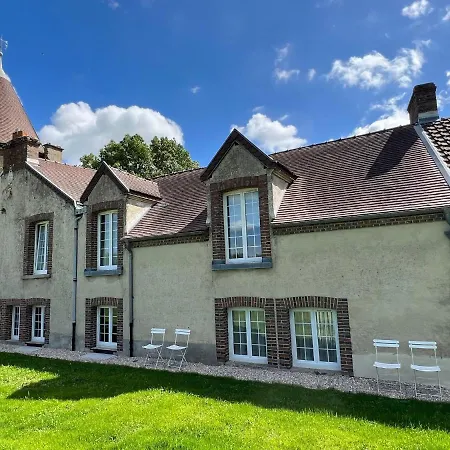 Le Petit Chateau Bed & Breakfast