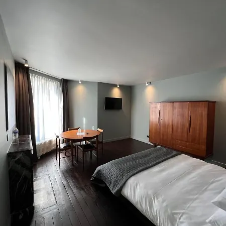 Le Petit Chateau 3*
