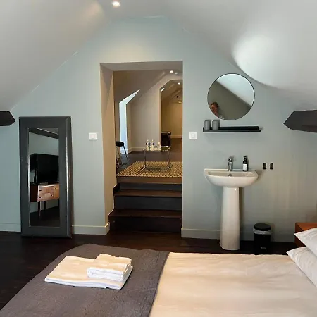 Le Petit Chateau 3* Baye (Marne)