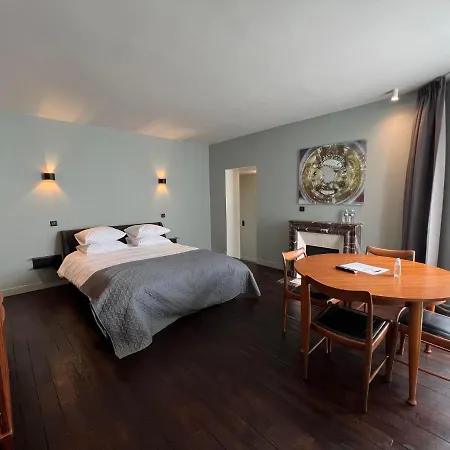 Le Petit Chateau 3* Baye (Marne)