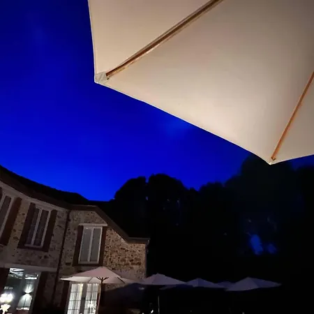 فندق مبيت وإفطار Le Petit Chateau 3*