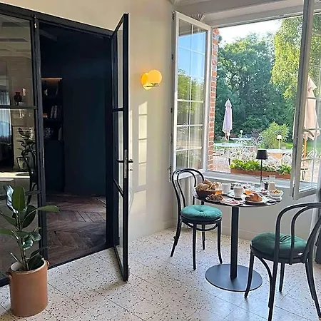 Le Petit Chateau 3* Baye (Marne)