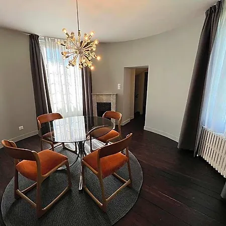 فندق مبيت وإفطار Le Petit Chateau 3*