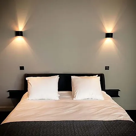 Le Petit Chateau 3*