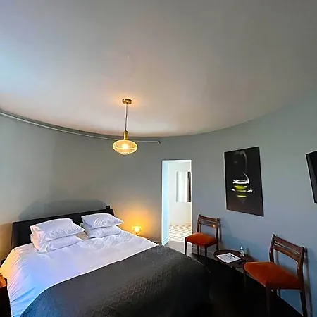 Nocleg ze śniadaniem Le Petit Chateau 3*