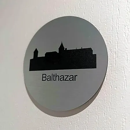 Le Petit Chateau Nocleg ze śniadaniem 3*