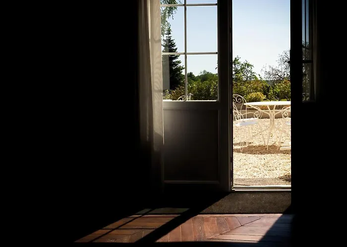 Le Petit Chateau 3* Baye (Marne)