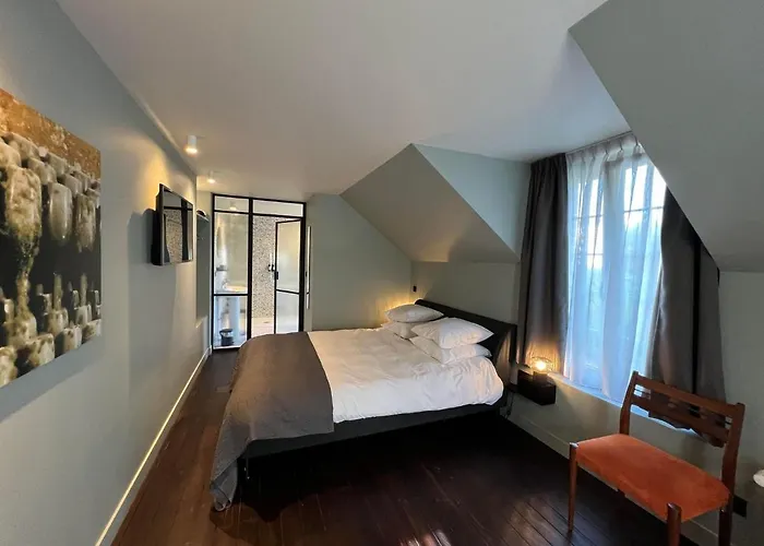 Le Petit Chateau Bed & Breakfast 3*