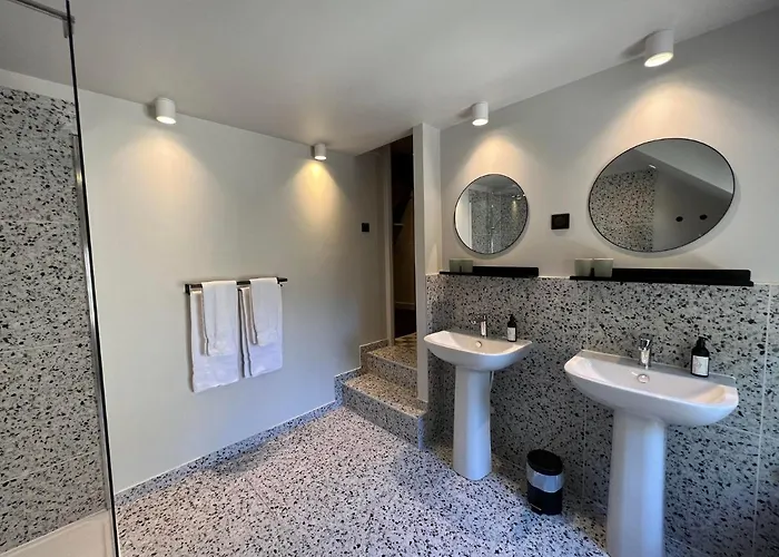 Le Petit Chateau 3* Baye (Marne)